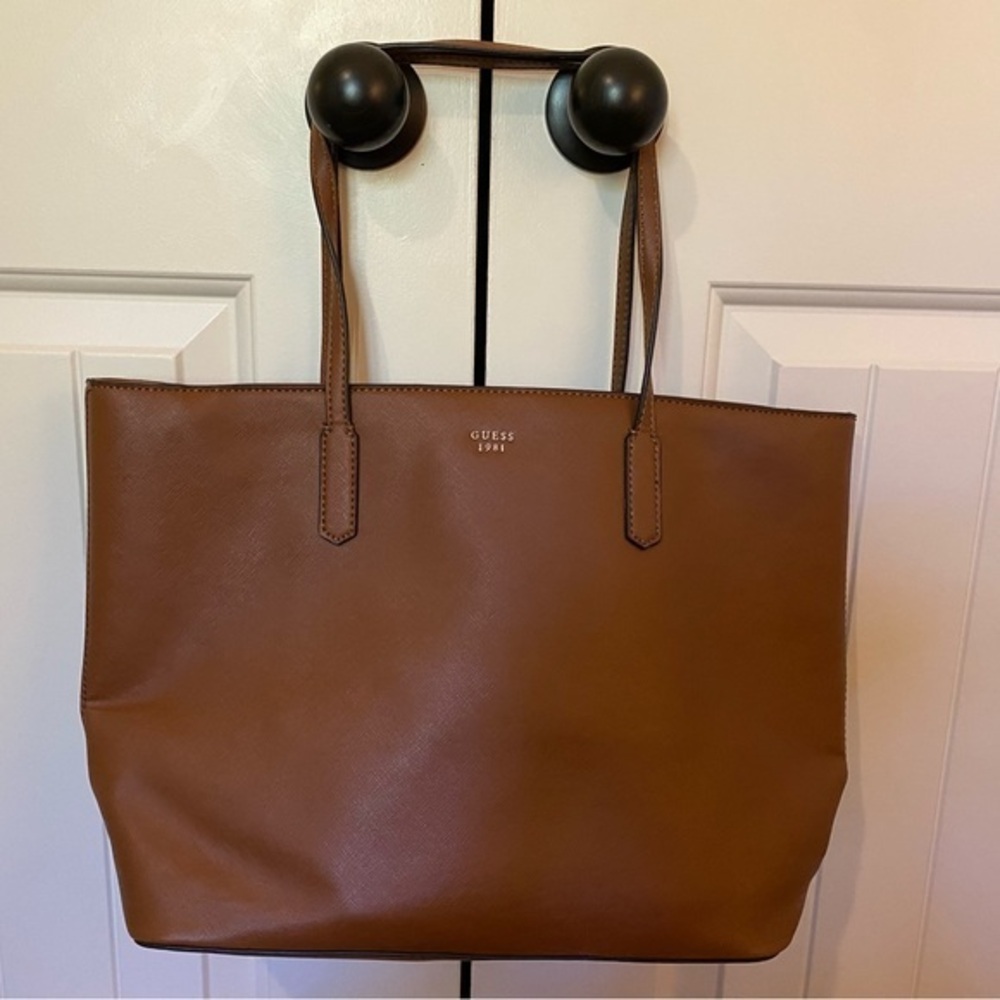Guess 1981 Vinyl Purse. Cognac.